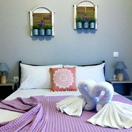 Almira - Rooms To Let Nea Roda Ngoại thất bức ảnh