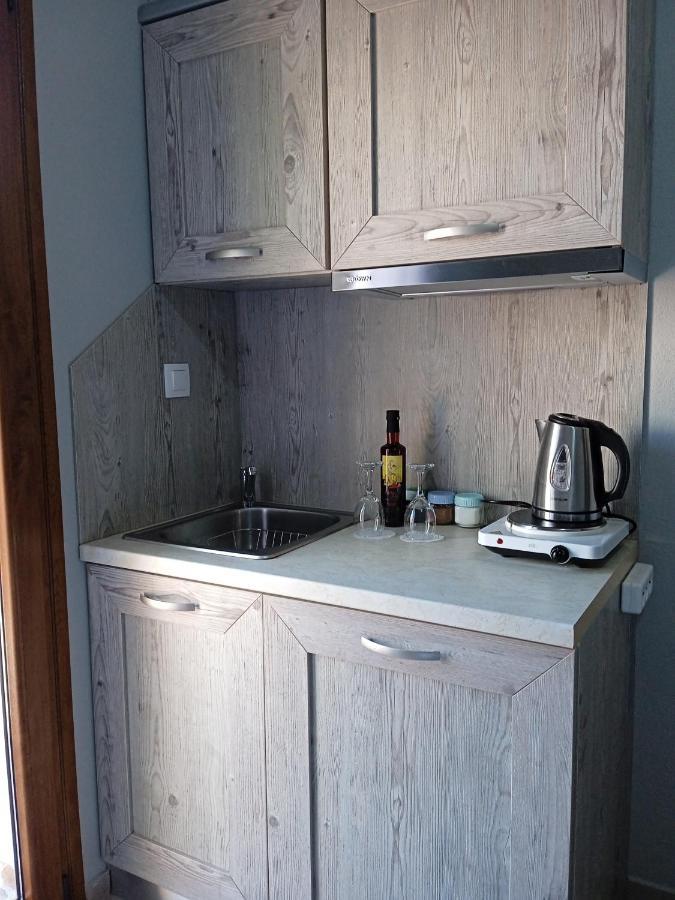 Almira - Rooms To Let Nea Roda Ngoại thất bức ảnh