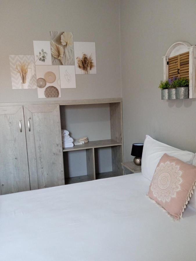 Almira - Rooms To Let Nea Roda Ngoại thất bức ảnh