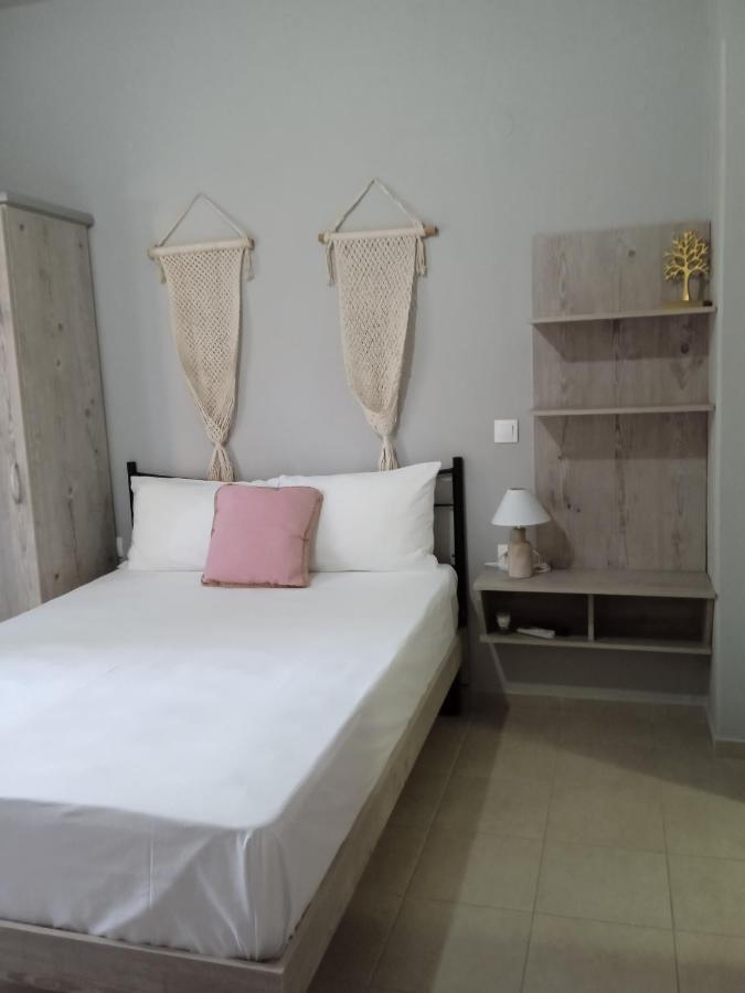 Almira - Rooms To Let Nea Roda Ngoại thất bức ảnh