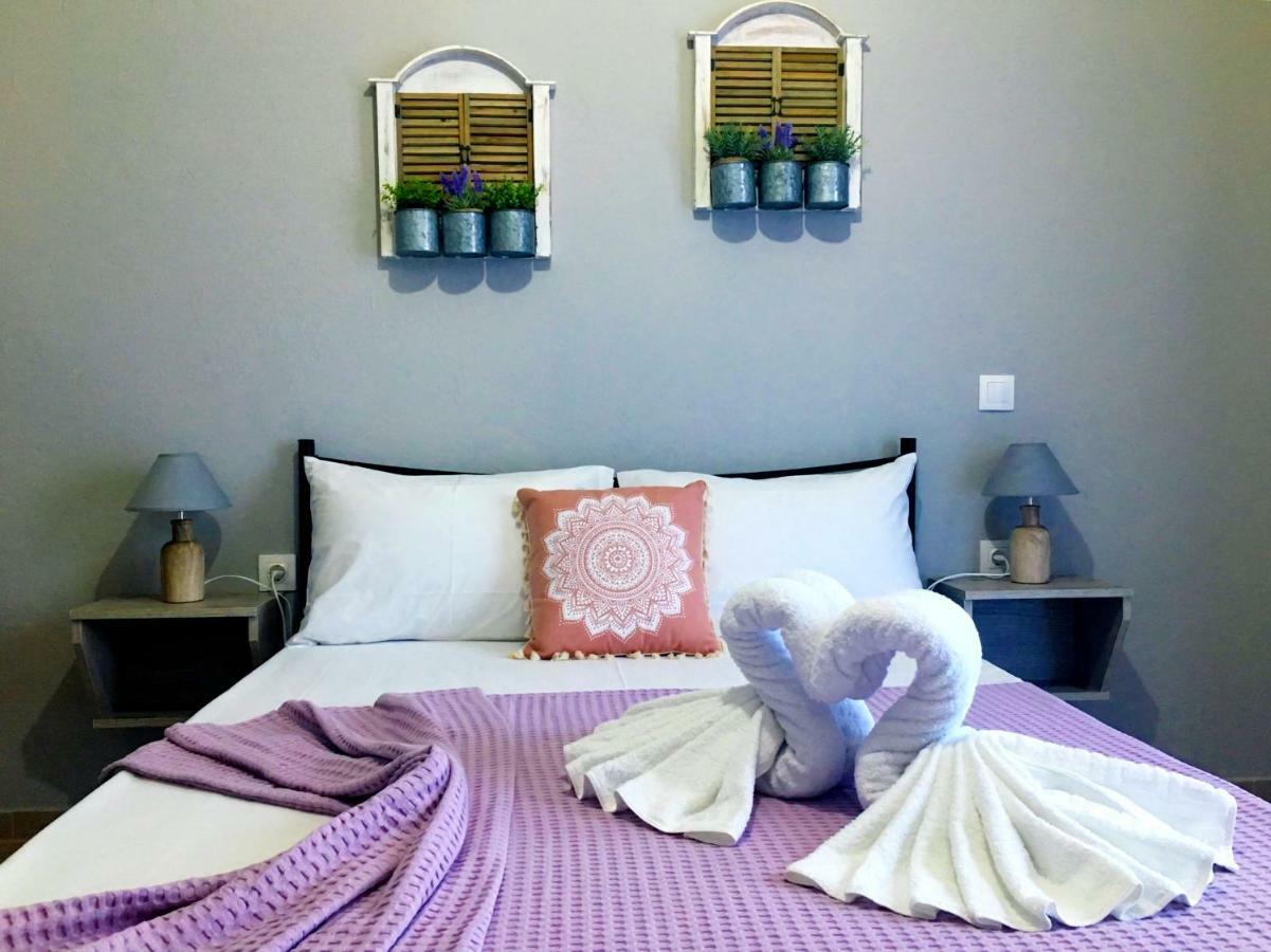 Almira - Rooms To Let Nea Roda Ngoại thất bức ảnh