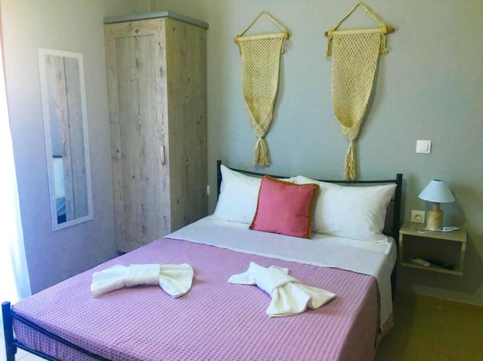 Almira - Rooms To Let Nea Roda Ngoại thất bức ảnh