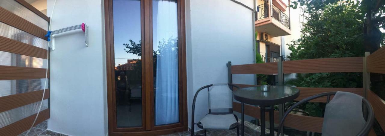 Almira - Rooms To Let Nea Roda Ngoại thất bức ảnh