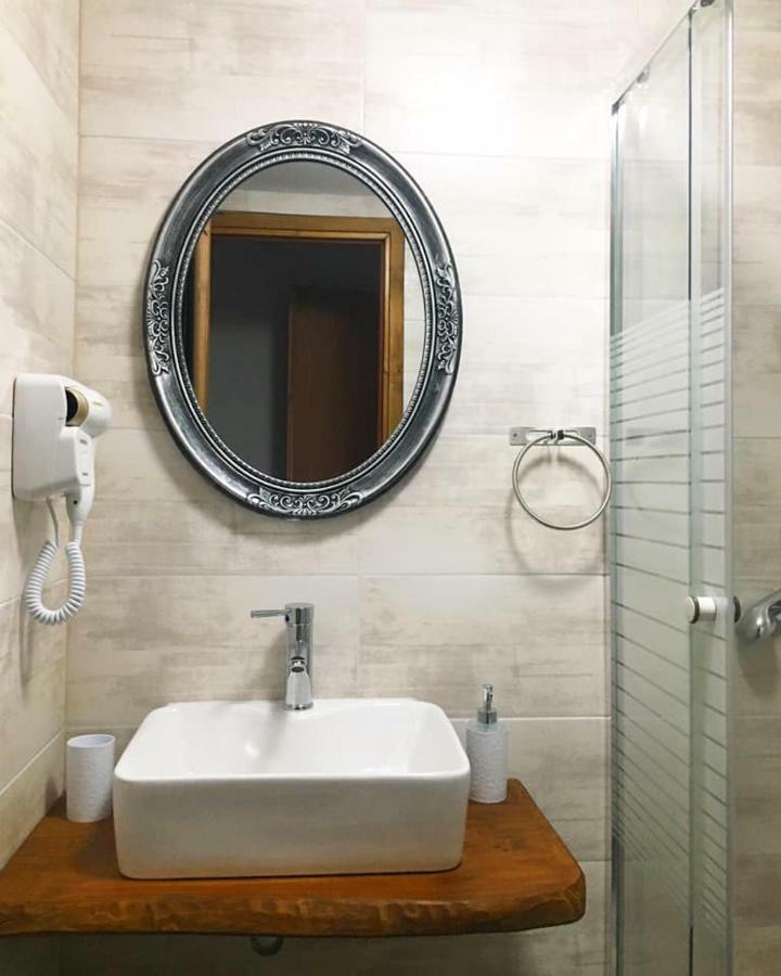 Almira - Rooms To Let Nea Roda Ngoại thất bức ảnh
